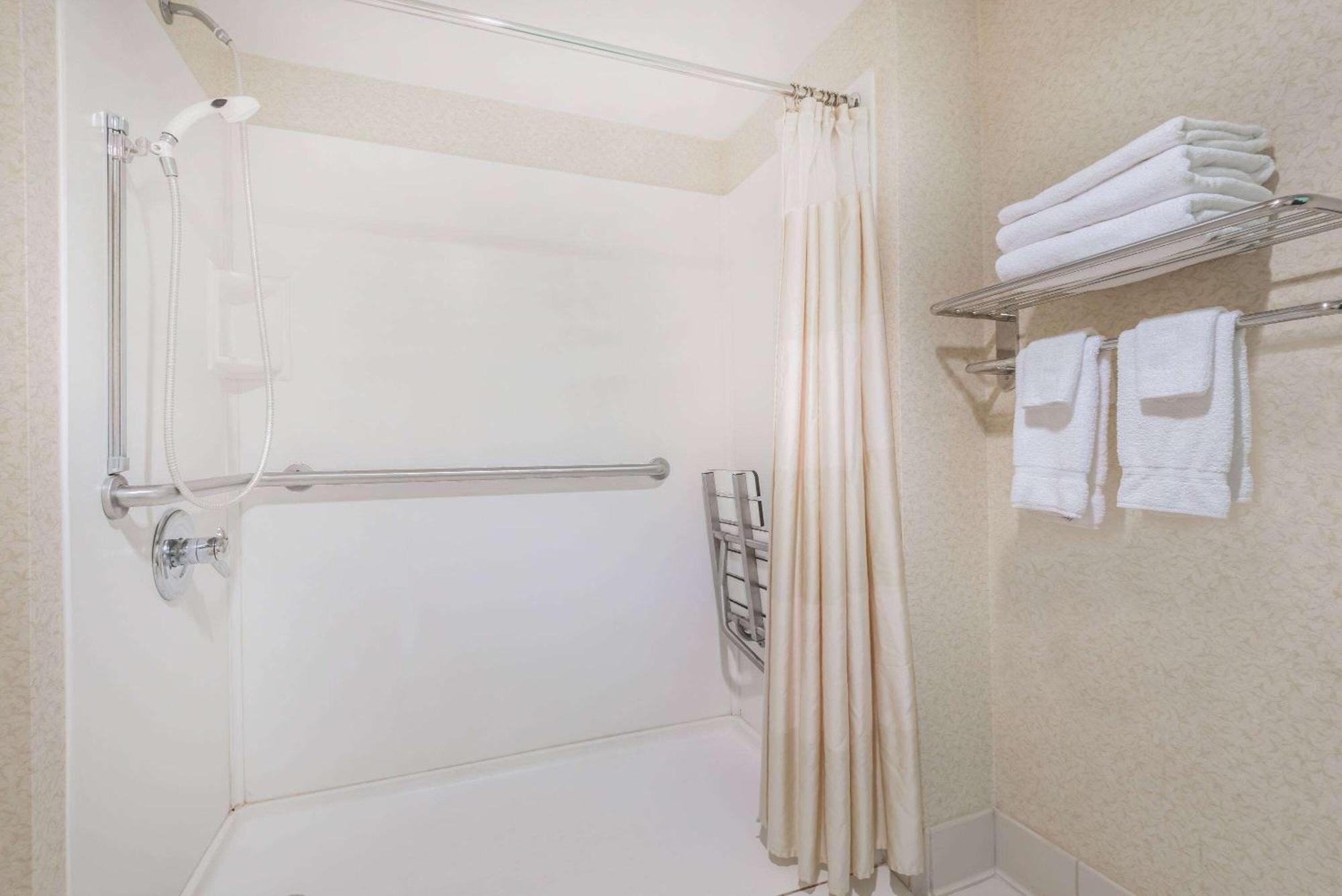 Baymont By Wyndham Hotel