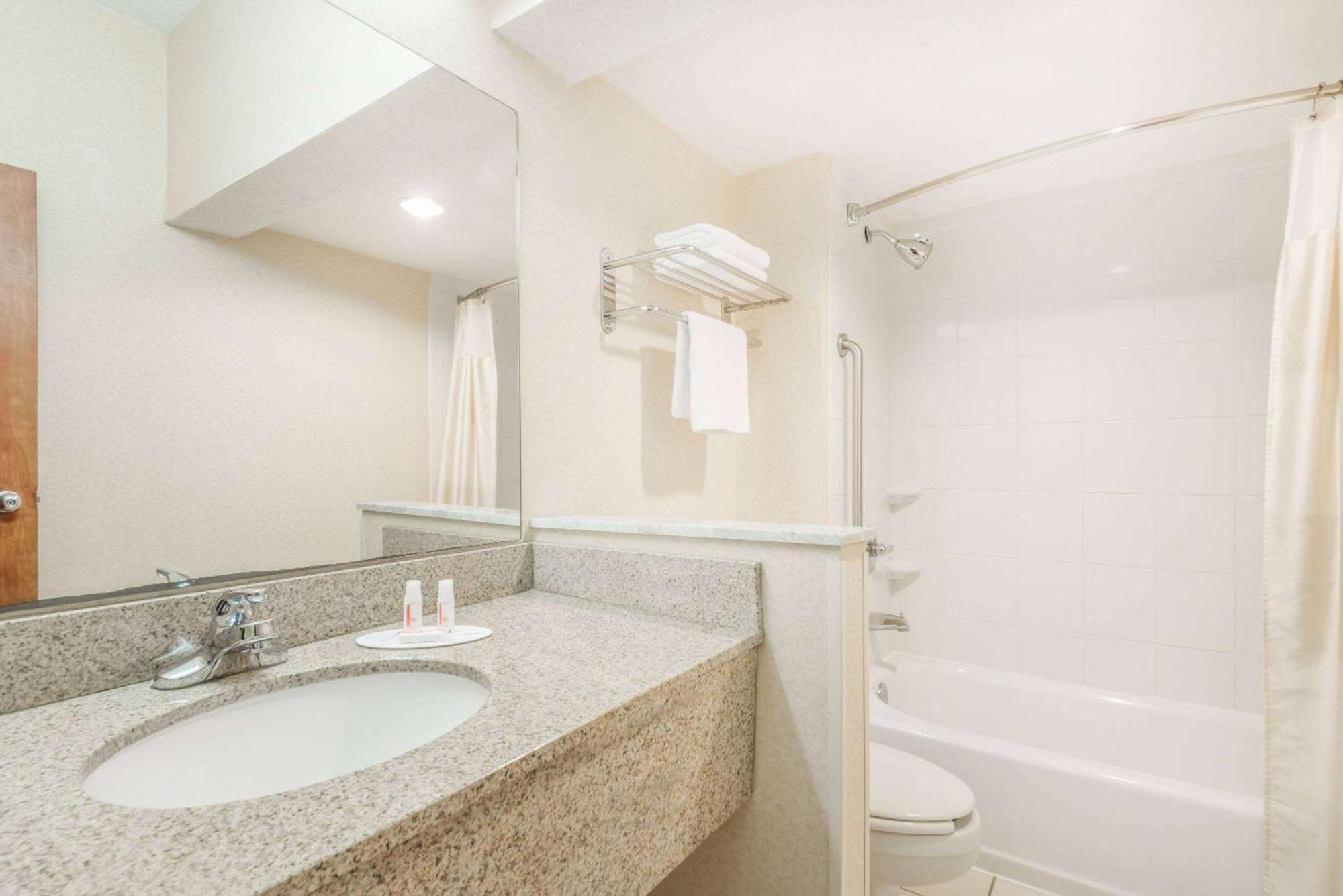 Baymont By Wyndham Hotel